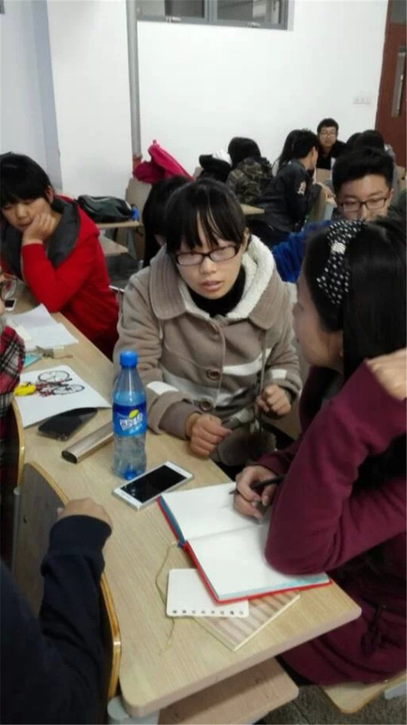 在玩中学，在学中玩——记化工14级英语角活动