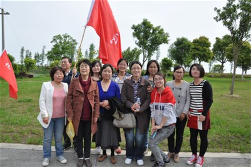 赏湖光春色 添发展动力——我院举行2014教工踏青徒步行活动