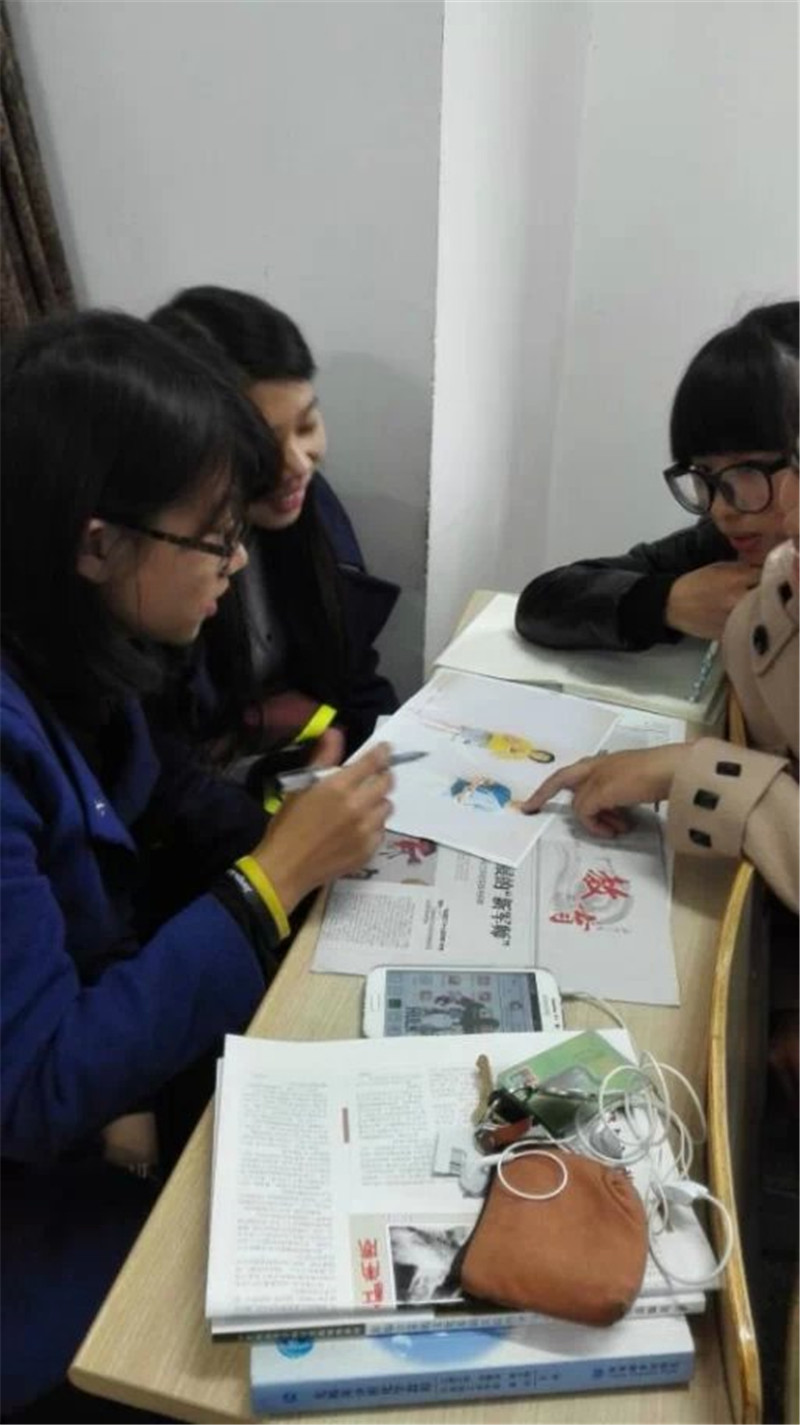在玩中学，在学中玩——记化工14级英语角活动