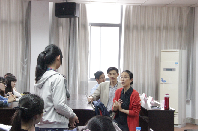 老师为同学们解答疑惑