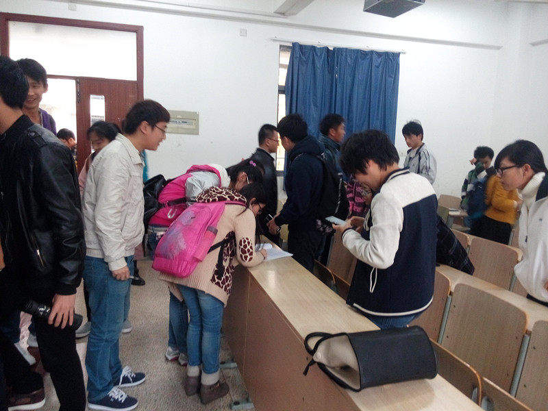 诚信考试一小步，优良班风一大步 ——记材料1202班“我为诚信考试代言”主题班会