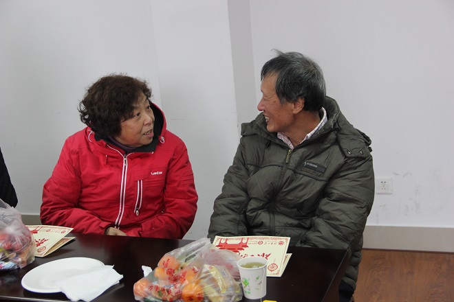 老教师们倾心交谈