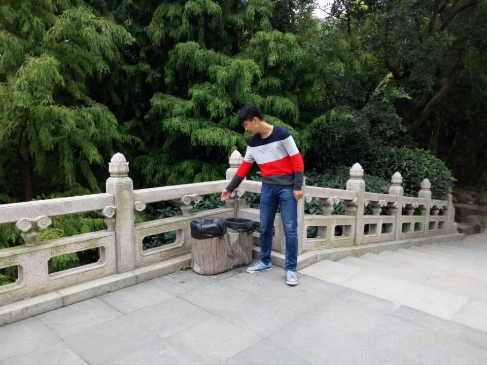 垃圾入箱