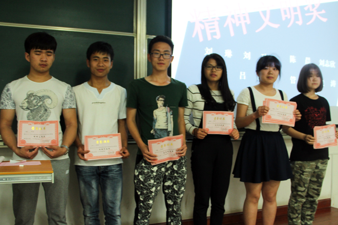 体育精神文明奖学生代表合影