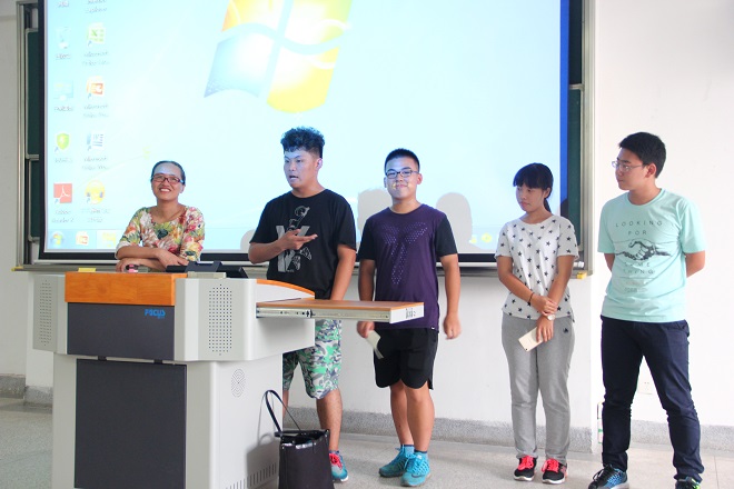 同学们上台互动