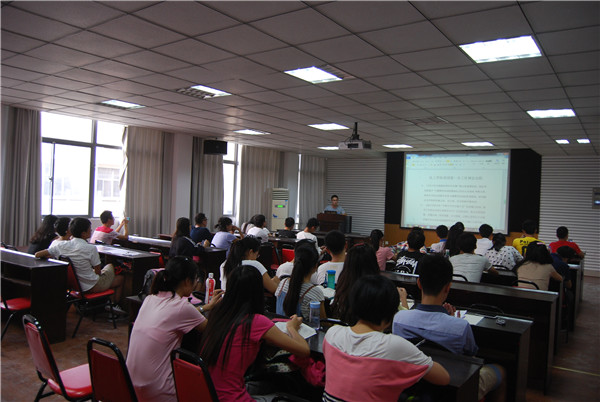 核心价值聚责任，优良学风促成才—记化工学院第一次班团例会