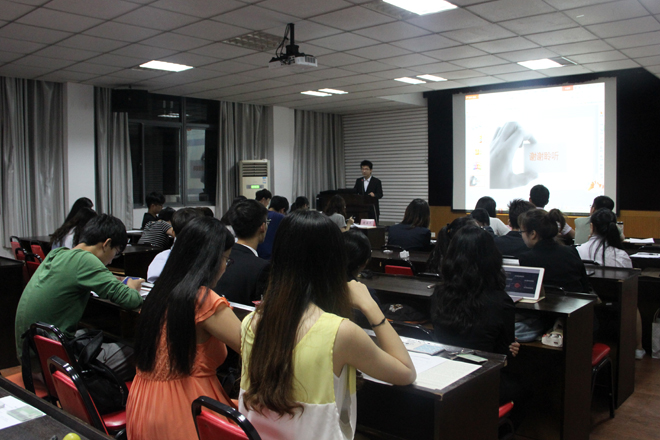 学生会换届竞选现场