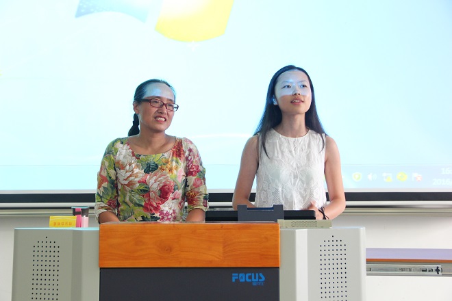 学生代表上台发表观点