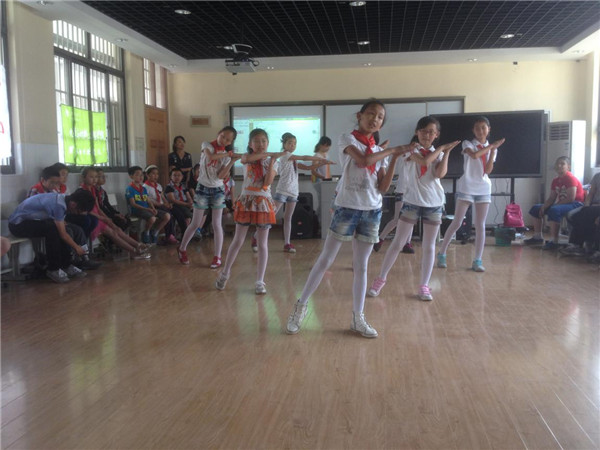 “圆梦花朵，共驻青春”——记化工学院材料1203班志愿江溪小学行