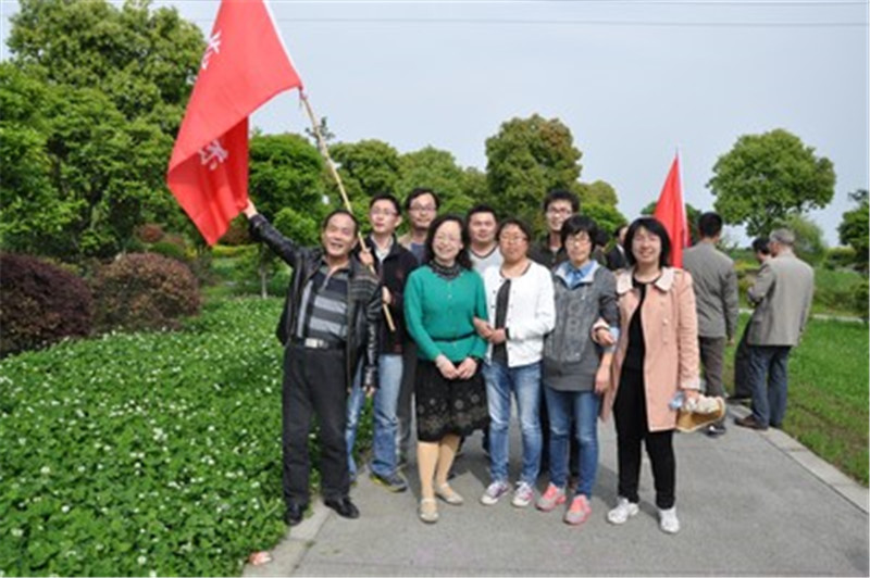 赏湖光春色 添发展动力——我院举行2014教工踏青徒步行活动