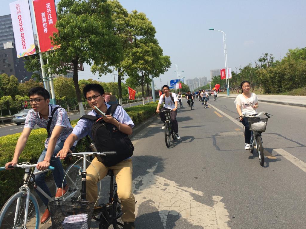 前往贡湖湾途中