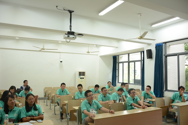 像第一次班会那样侃侃而谈.jpg