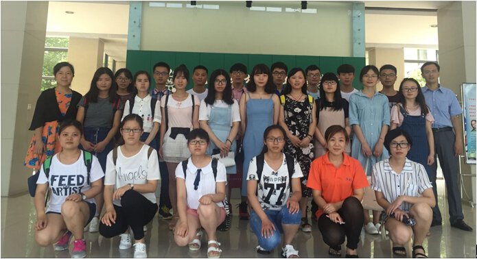 2016化学与材料工程学院全国优秀大学生暑期夏令营合影